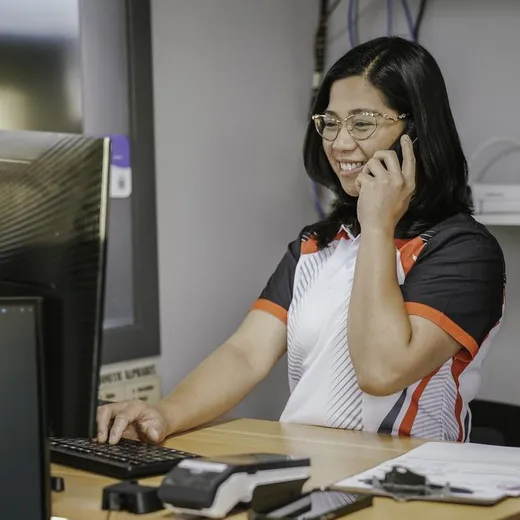 Customer service team member taking a workshop phone enquiry